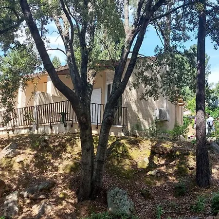 Otel Domaine De L'oriu