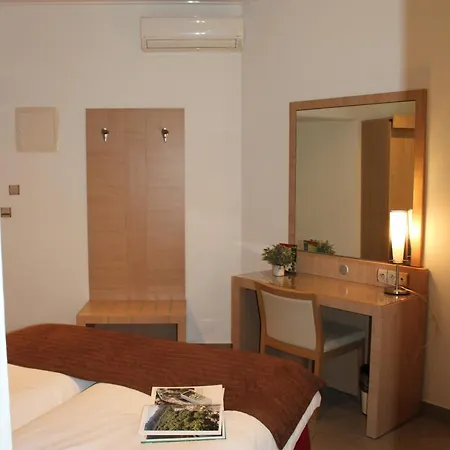 Otel Domaine De L'oriu 3*