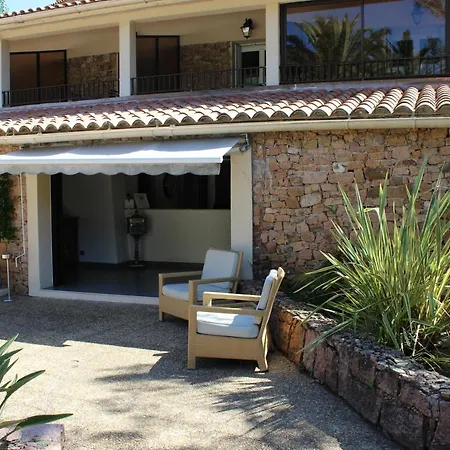 Hotel Domaine De L'oriu 3*