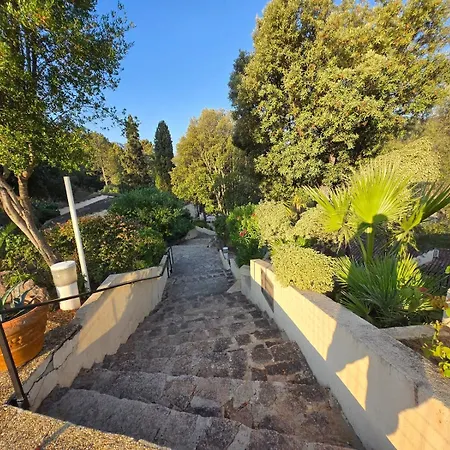 Domaine De L'oriu Hotel