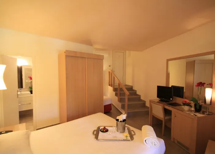 Domaine De L'oriu Serriera (Corsica)