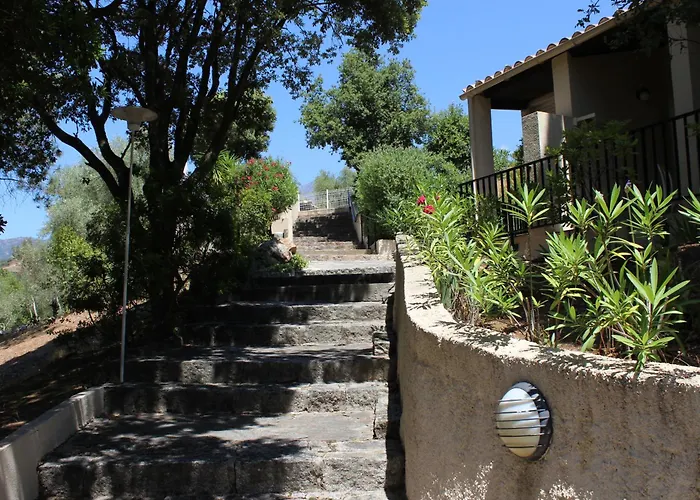 Hotel Domaine De L'oriu 3*