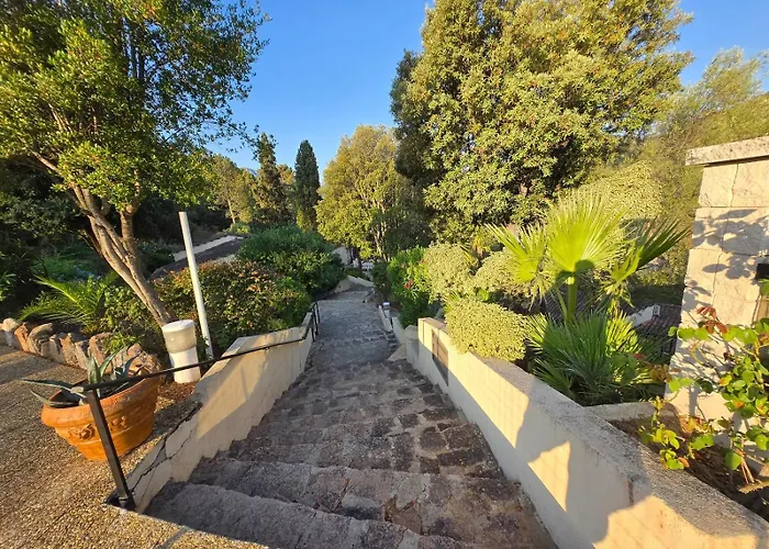 Domaine De L'oriu Hotel