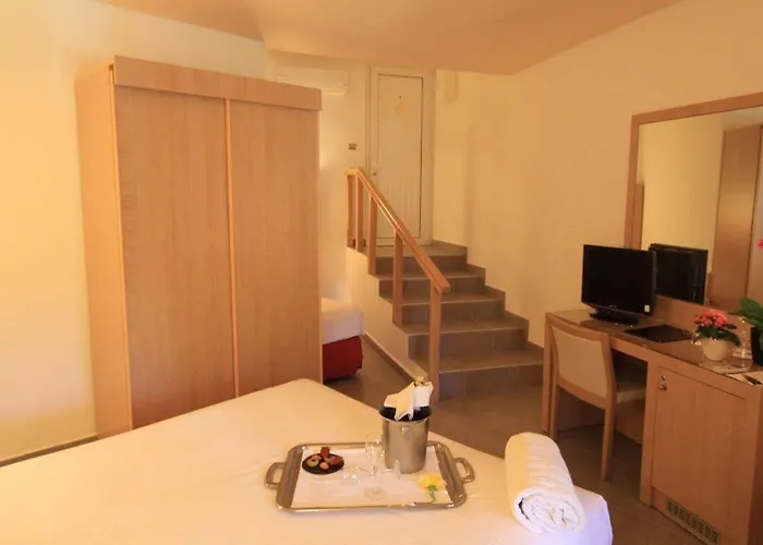 Domaine De L'oriu Serriera (Corsica)